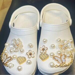 Classy & Cute Croc Charms- Daisy and butterfly 🦋 (Crocs not included)